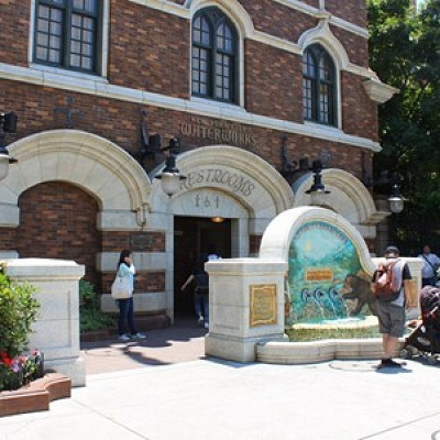 子連れディズニーの失敗談③：アトラクション待ち時間に「トイレ！」