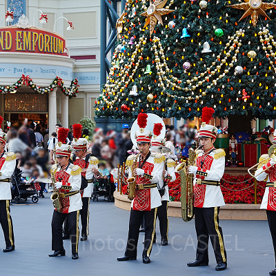 クリスマスに登場するディズニーランド・バンド