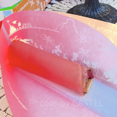 ディズニーランド食べ歩き：ストロベリーとピスタチオクリームのクレープ