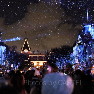 ディズニーランド：夜のプロジェクションマッピング