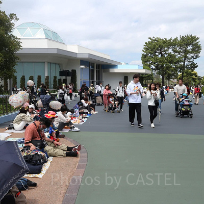 ディズニーランドの裏技：トゥモローランドは穴場のパレード観賞場所