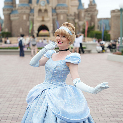 ディズニーランド：あなたの娘さんもシンデレラに！
