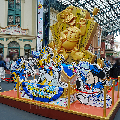 ドナルドのクワッキー・ダックシティのデコレーション