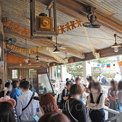 ヴィレッジ・グリーティングプレイスの待ち列の様子