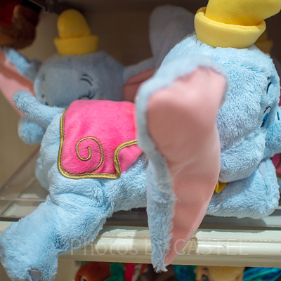 ダンボぬいぐるみ（横から）