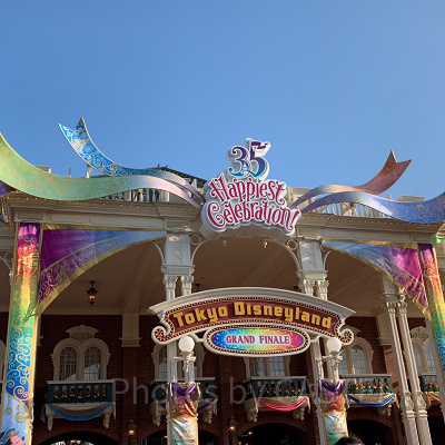 「リボン」モチーフのエントランス装飾