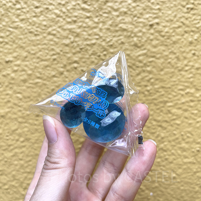 ペニーアーケードのクレーンゲームの景品の例(ジュエリーシール)