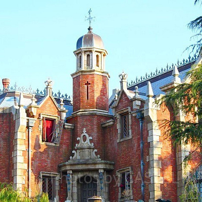 ホーンテッド・マンションの外観