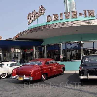 メルズ・ドライブイン外観