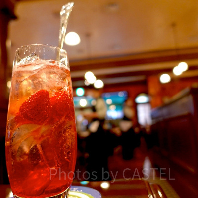 フィネガンズ・バー&グリルのフルーツ・ハイボール