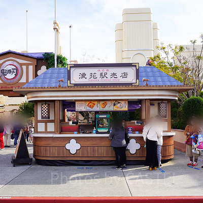 スペースファンタジーザライド前のフードカート