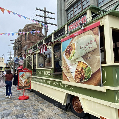 フードマーケットのフードカート／USJ