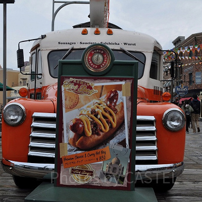 フードマーケットのホットドックカート／USJ