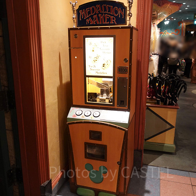 ガッレーリア・ディズニーのメダリオンメーカー