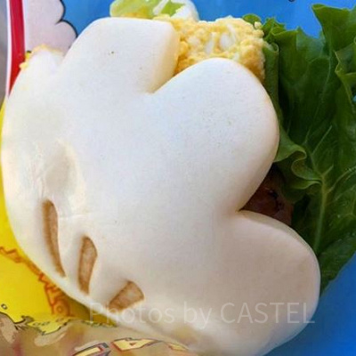 グローブシェイプ・ローストチキンパオ（エッグ入り）