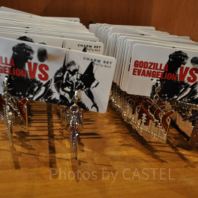 ゴジラ対エヴァンゲリオンチャームセット