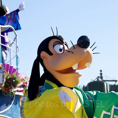 「お正月ディズニー」のグーフィー