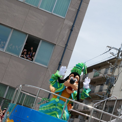 35周年の衣装をきたグーフィー