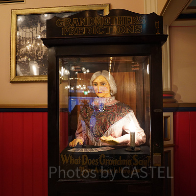 グランマの占い(ペニーアーケード)