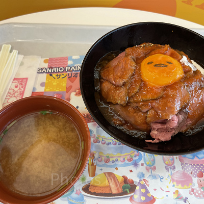 ぐでたまのローストビーフ丼