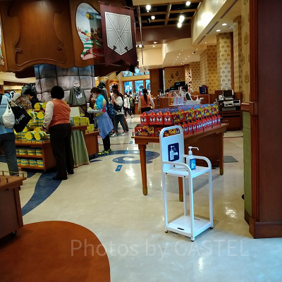 ショップやレストラン入り口に消毒液