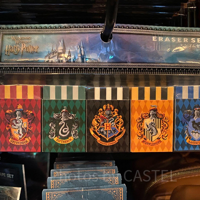 ハリーポッターのホグワーツ魔法魔術学校エンブレム消しゴムセット（４寮）