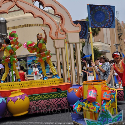 ハローキティフロート／蛇を巻いたオリエンタルガール