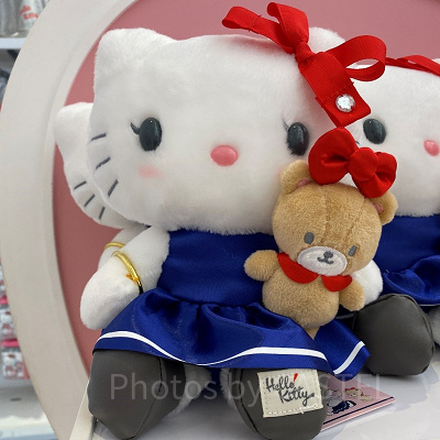 ハローキティぬいぐるみ