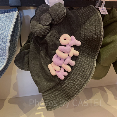 ハローキティの立体ロゴバケットハット