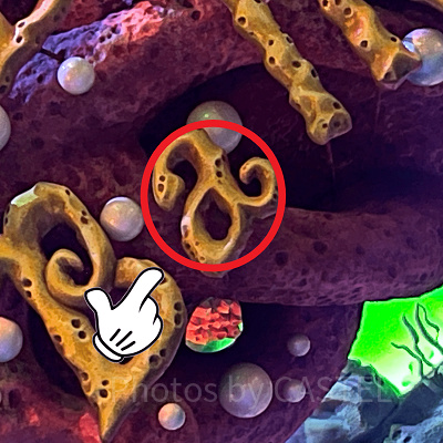 ブローフィッシュ・バルーンレースの看板の隠れミッキー