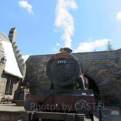 USJ「ウィザーディング・ワールド・オブ・ハリー・ポッター」エリアで最初に迎えてくれる「ホグワーツ特急」