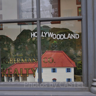 ハリウッドドリームザライドのショーウインドウ