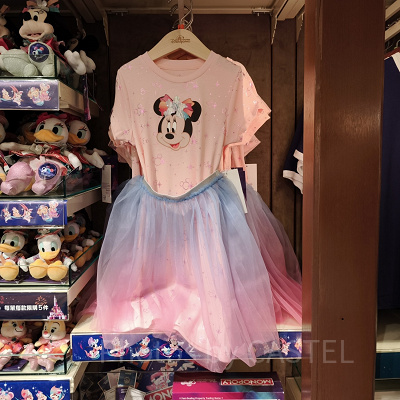 香港ディズニー20周年「ミッキー＆フレンズ・グランドセレブレーショングッズ」：ミニーのシャツ＆スカート