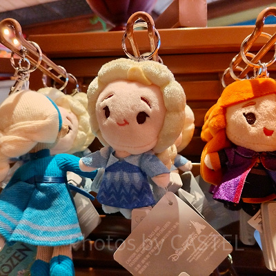 香港ディズニーアナ雪グッズ：エルサのマスコットキーチェーン