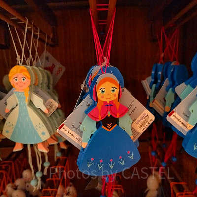 香港ディズニーアナ雪グッズ：アナの木製人形