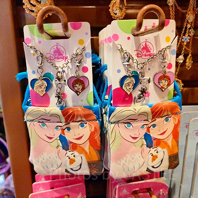 香港ディズニーアナ雪グッズ：キーチェーン＆巾着セット