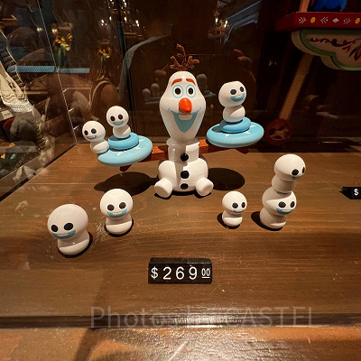 香港ディズニーアナ雪グッズ：オラフとスノーギースのフィギュア
