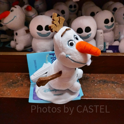 香港ディズニーアナ雪グッズ：オラフの肩乗せマグネットぬいぐるみ