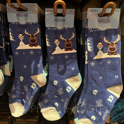 香港ディズニーアナ雪グッズ：オラフ＆スヴェン柄ソックス