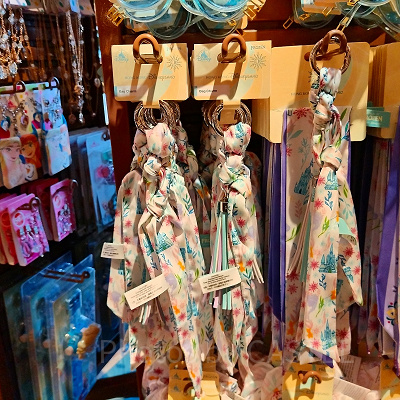 香港ディズニーアナ雪グッズ：スカーフ調バッグチャーム