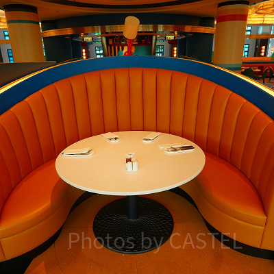 香港ディズニーのインクアンドプレート：座席