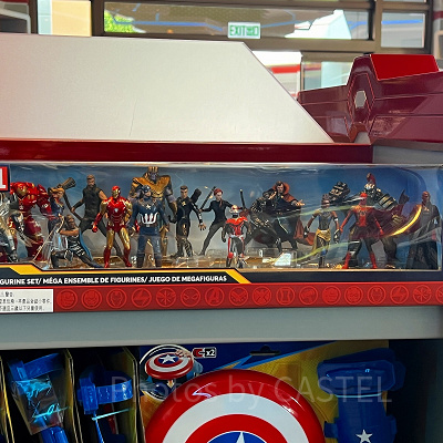 香港ディズニーマーベルグッズ：アベンジャーズメガフィギュアセット