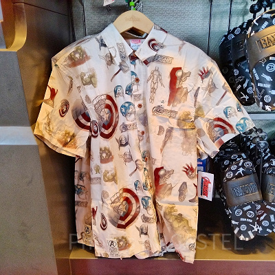 香港ディズニーマーベルグッズ：キャプテンアメリカの襟付きシャツ（総柄）