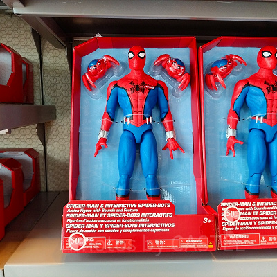 香港ディズニーマーベルグッズ：スパイダーマン＆スパイダーボットのフィギュア