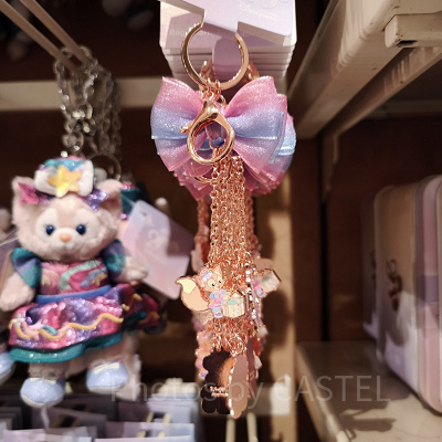香港ディズニー20周年「ダッフィー＆フレンズ・グランドセレブレーショングッズ」：バッグ用キーチェーン