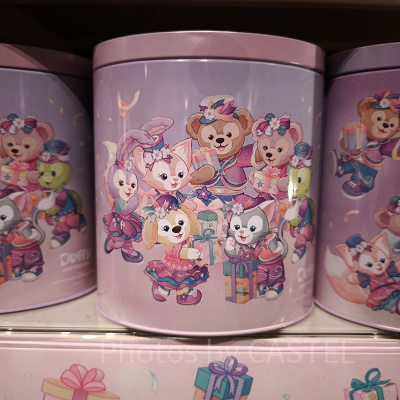 香港ディズニー20周年「ダッフィー＆フレンズ・グランドセレブレーショングッズ」：チョコクランチ缶