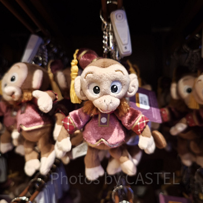 香港ディズニーミスティックマナーグッズ：アルバートのぬいぐるみキーチェーン