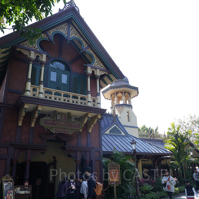 香港ディズニーランドのレストラン：エクスプローラーズ・クラブ・レストラン