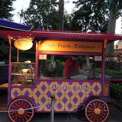 香港ディズニーランドのレストラン：ファンタジーランドのポップコーンワゴン