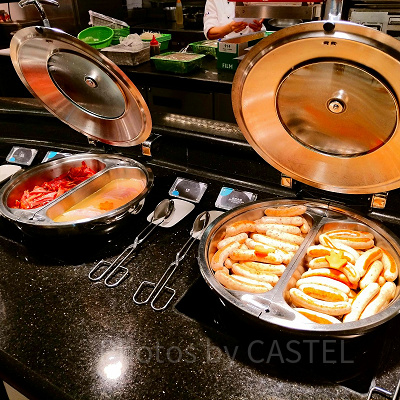 香港ディズニーのインクアンドプレート：ソーセージなどのモーニングメニュー